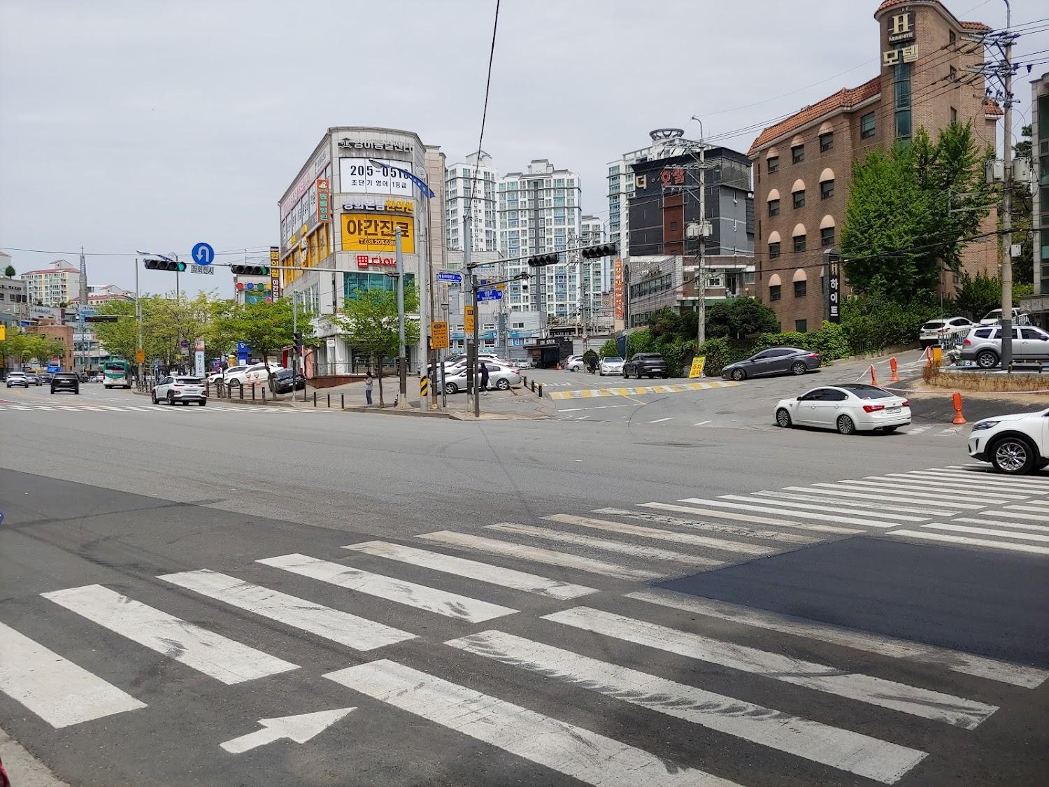Cover Image for Suwon Mangpo Station The Hotel