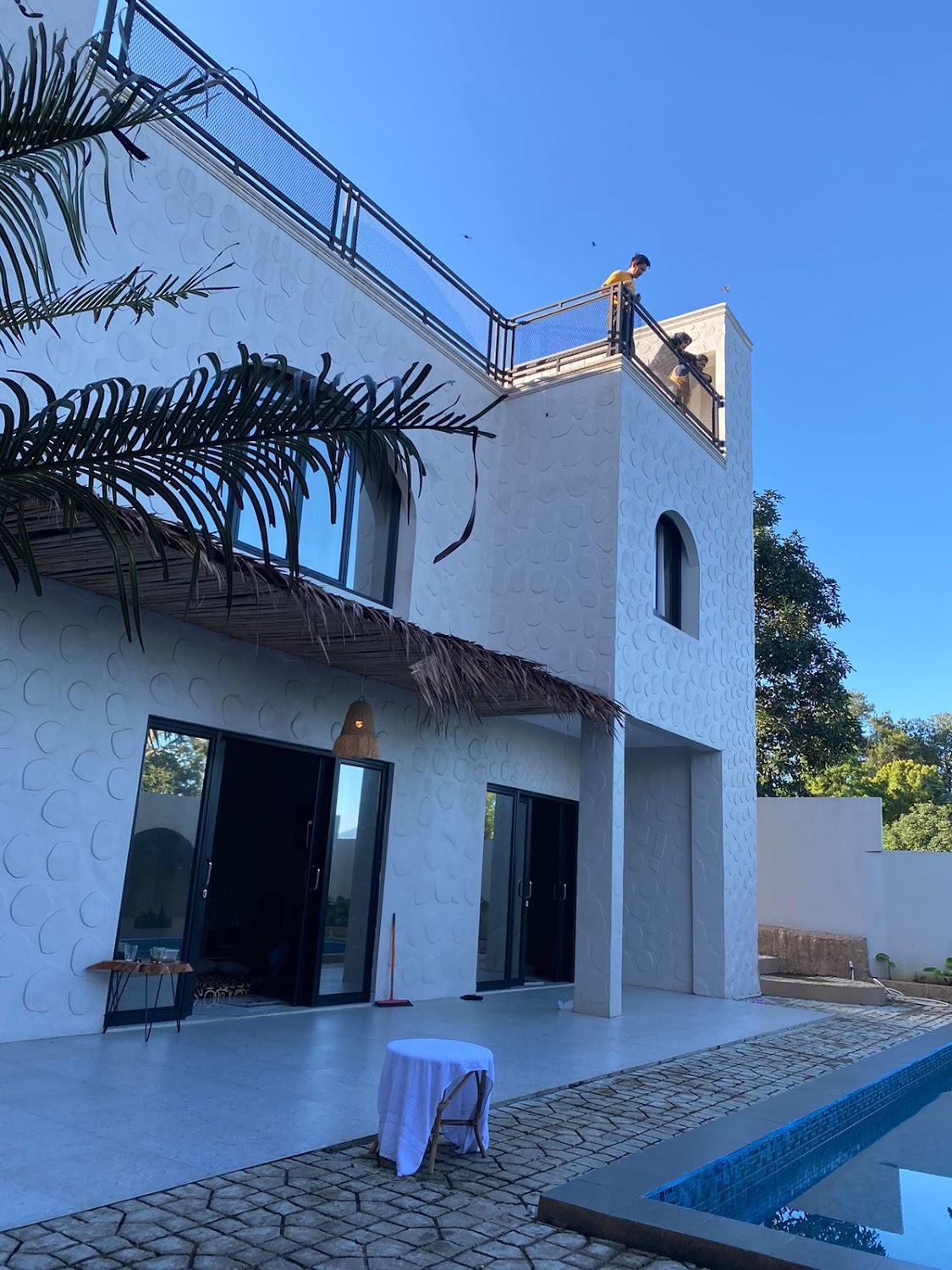 Cover Image for VILLA ROVALLEY