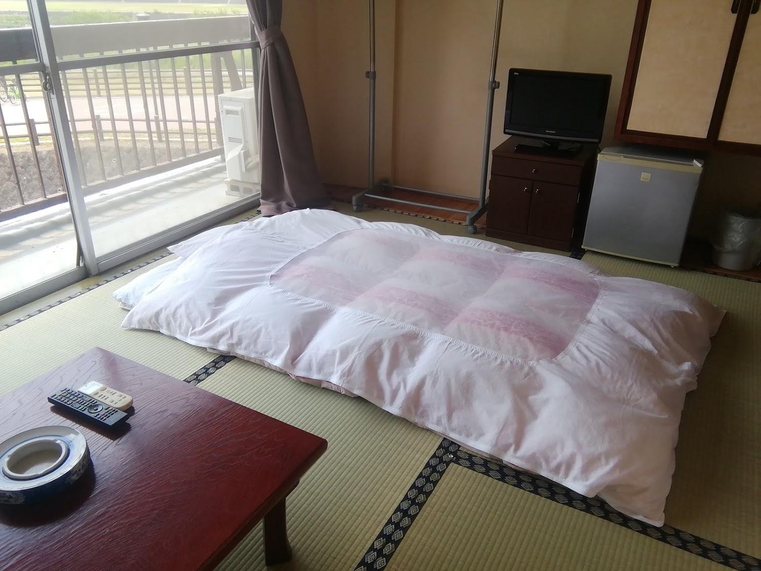 Cover Image for Kinuya Inn