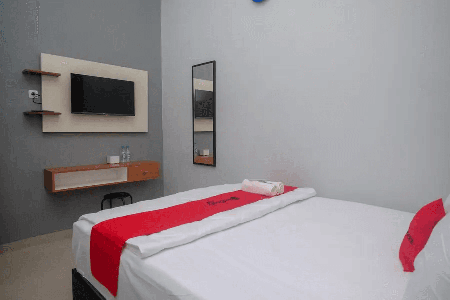 Cover Image for RedDoorz Near Dr Oen Solo Baru Hospital