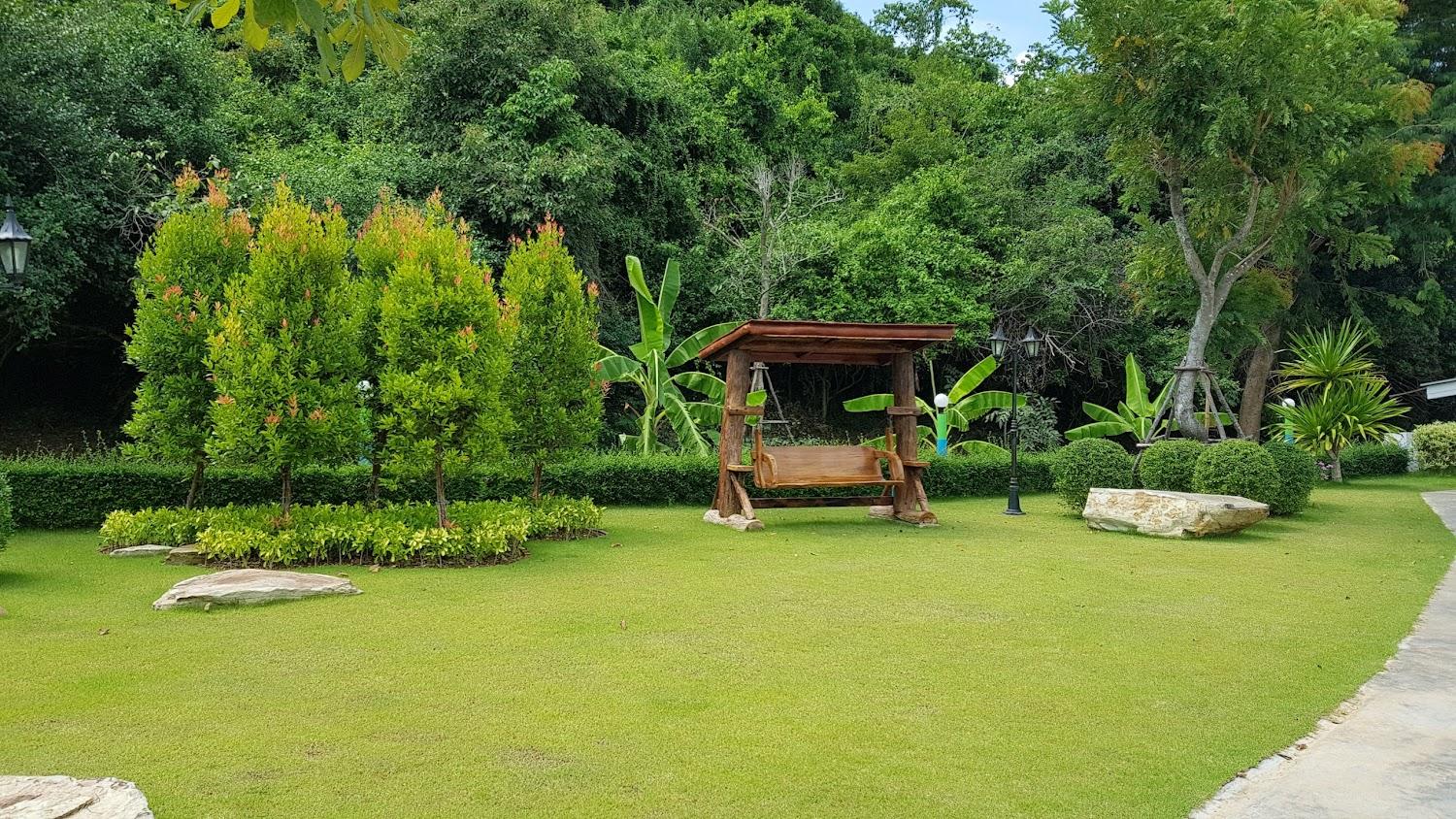 Cover Image for สายรุ้งรีสอร์ท สามร้อยยอด