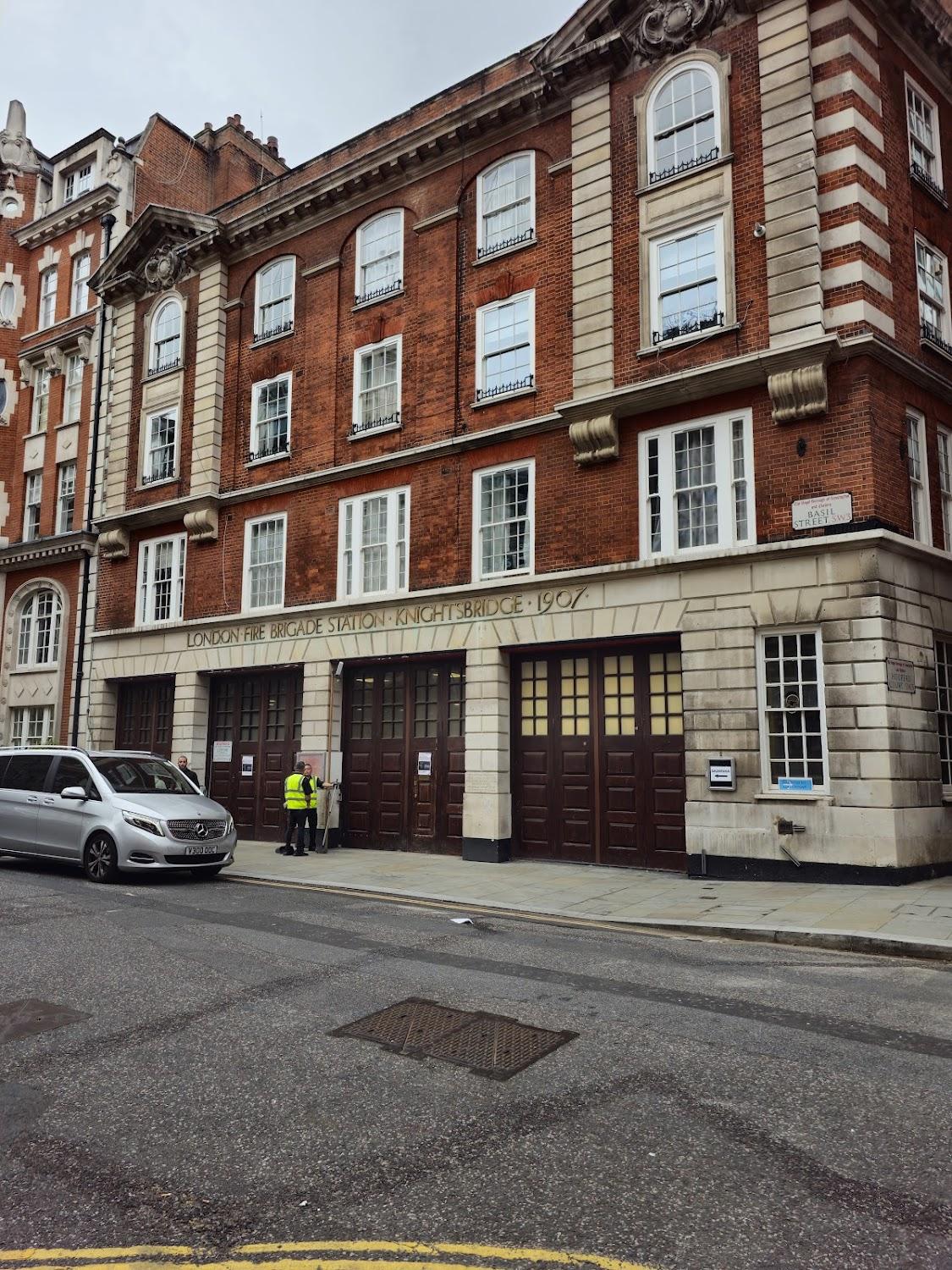Cover Image for 15 Basil Street