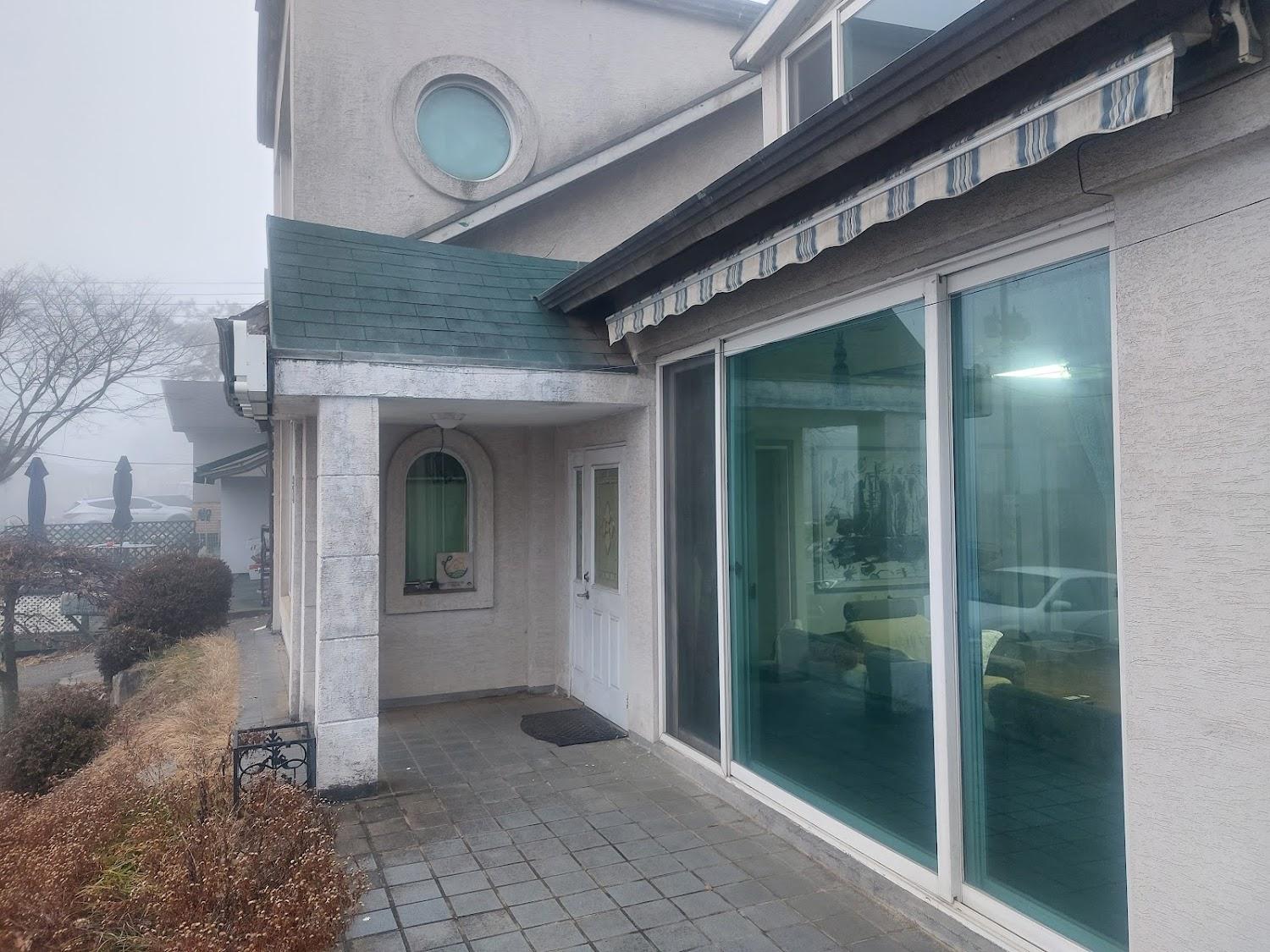 Cover Image for 양평 개울가 펜션