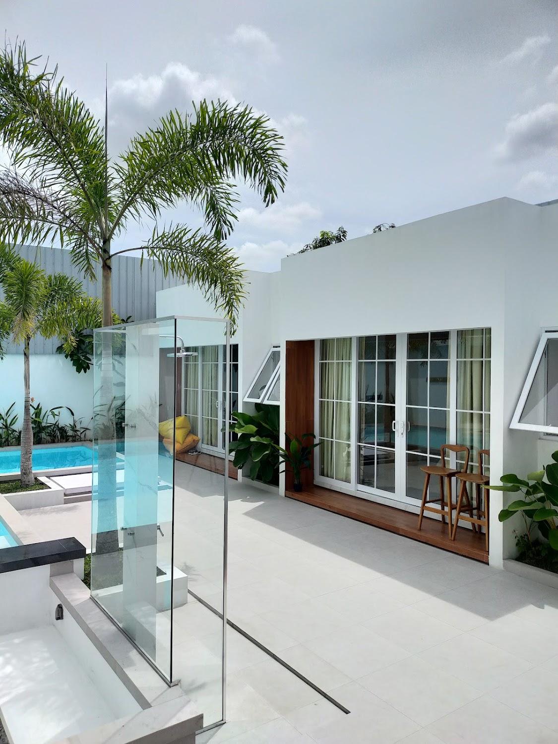 Cover Image for ChloeWvilla