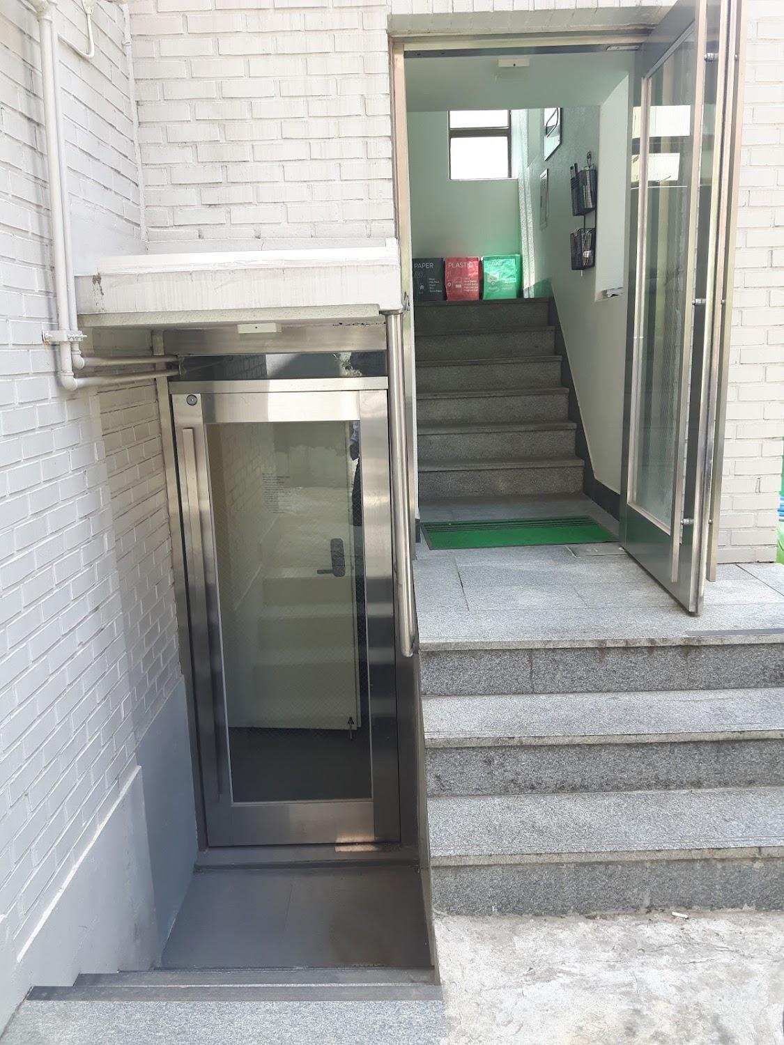 Cover Image for White Gold Itaewon