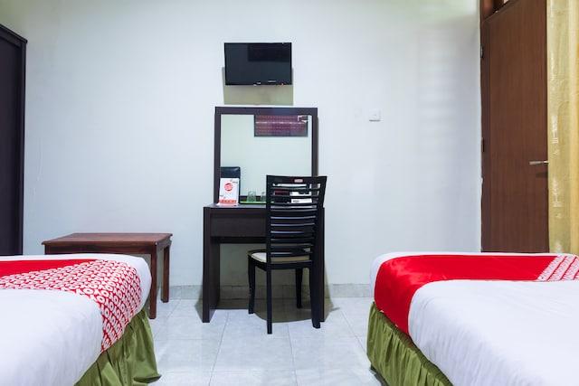 Cover Image for Super OYO 1682 Greenia Hotel