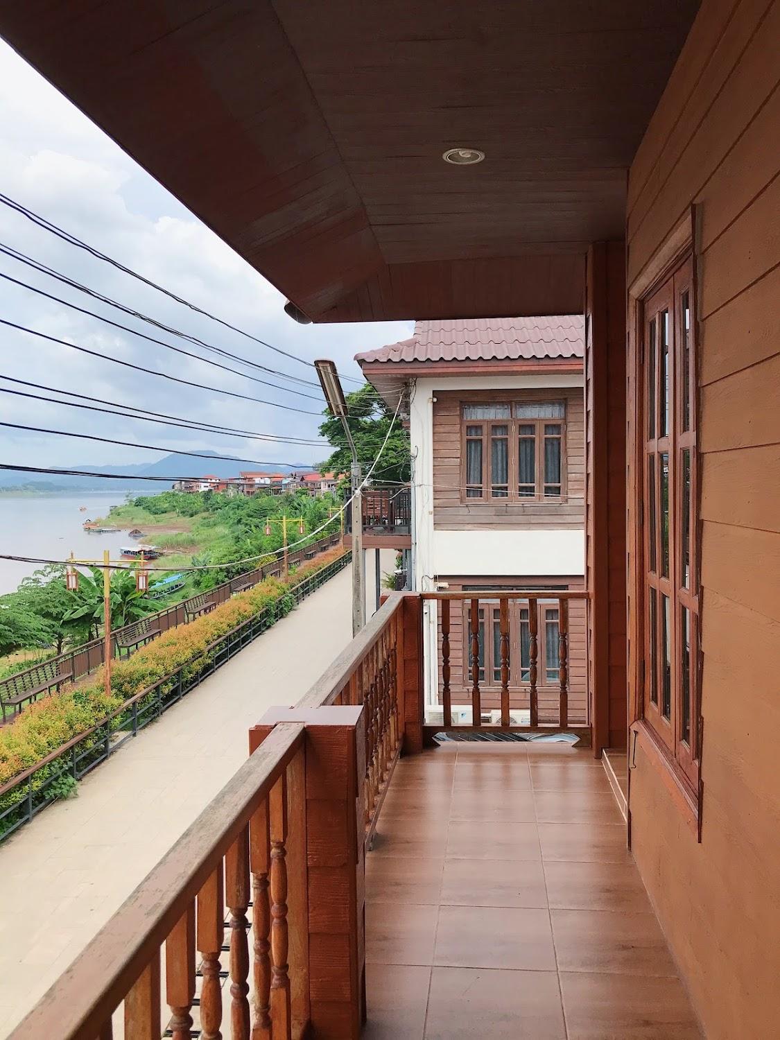 Cover Image for คอมคิม ริมโขง เชียงคาน