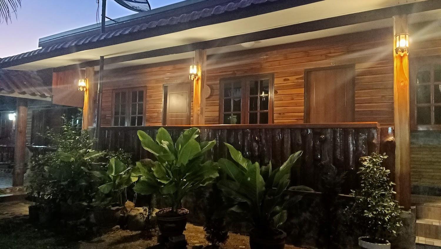 Cover Image for บ้านพักเรือนคำรีสอร์ท