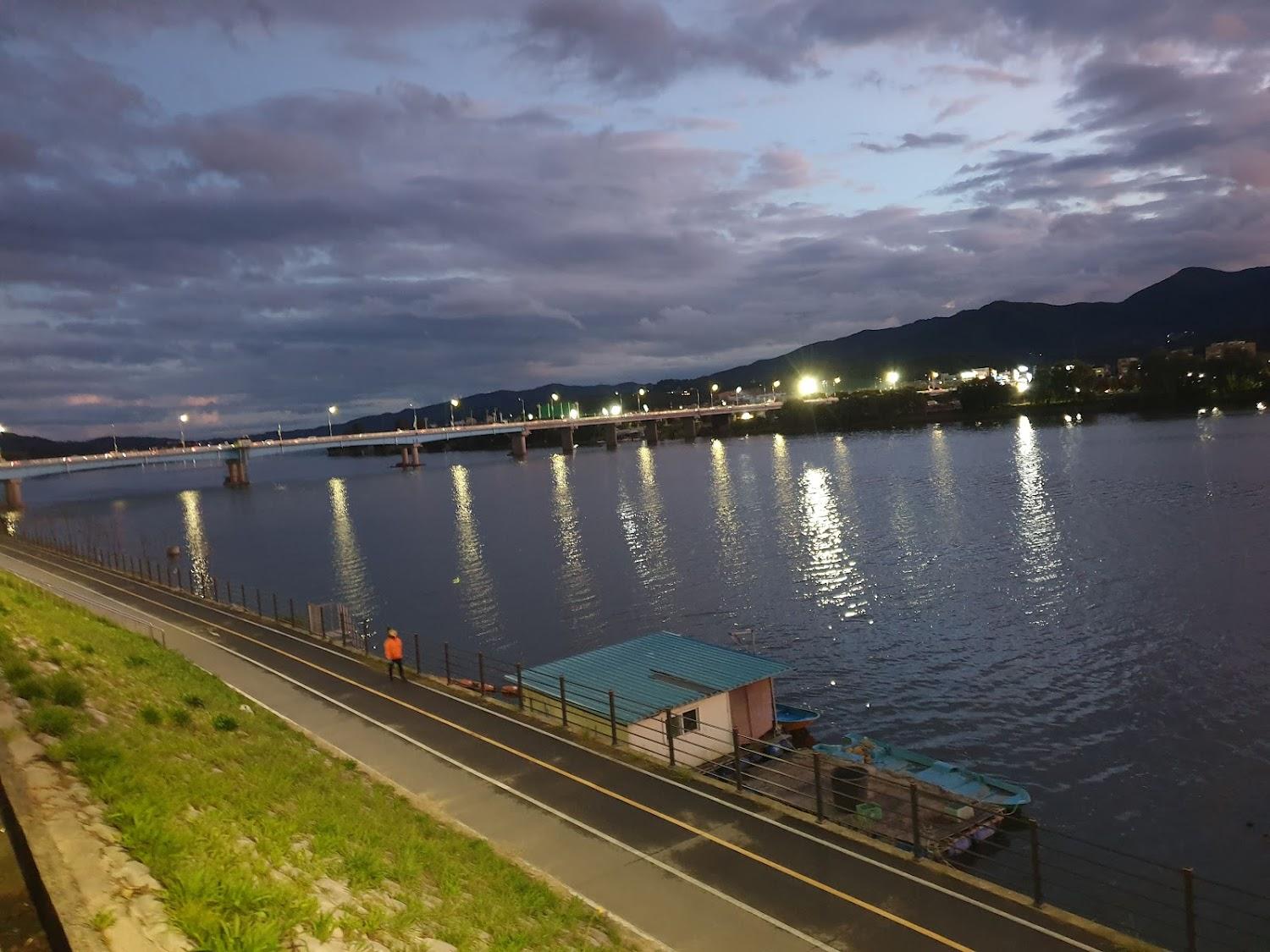 Cover Image for Yangpyeong River House