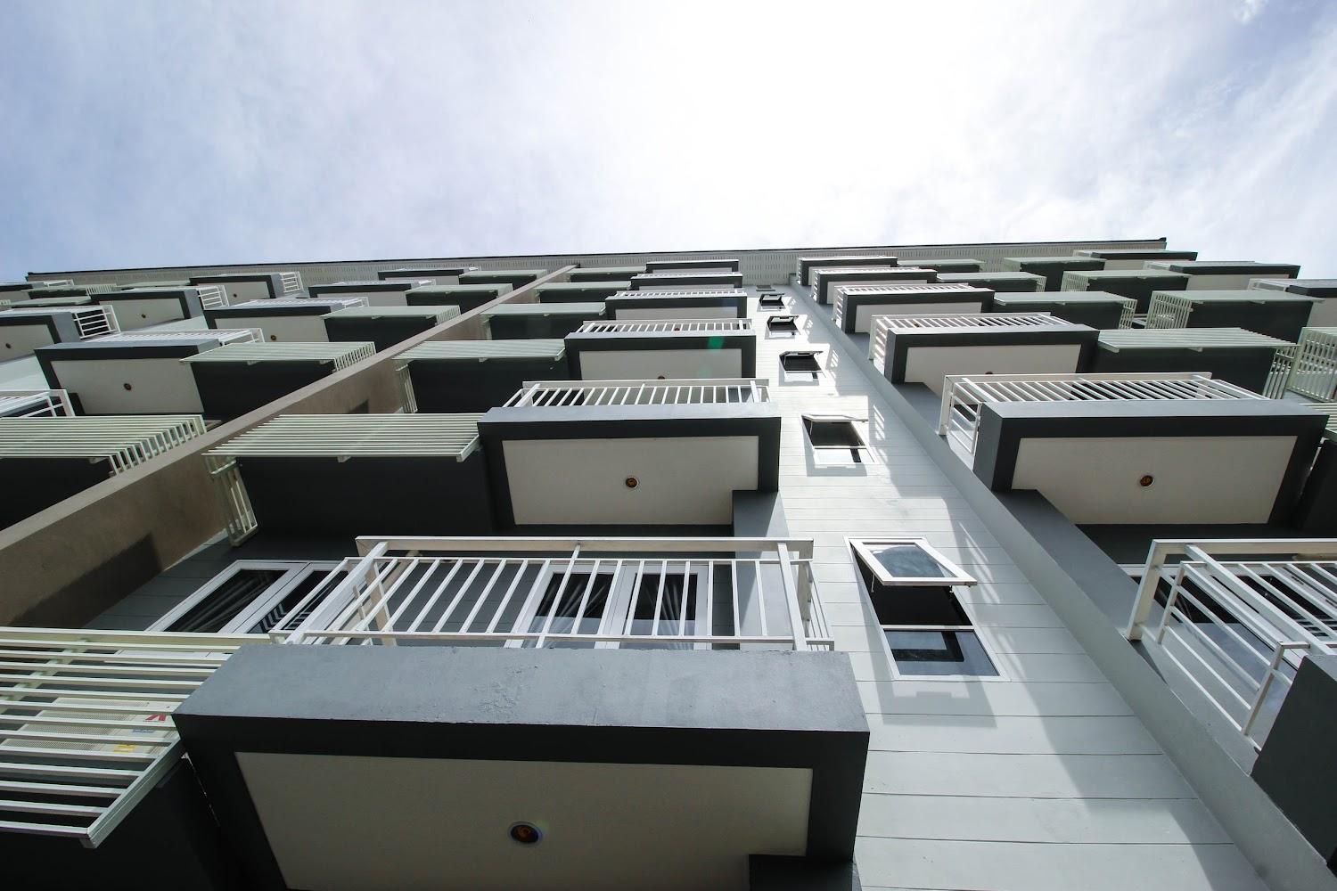 Cover Image for Tai-Shan Suites