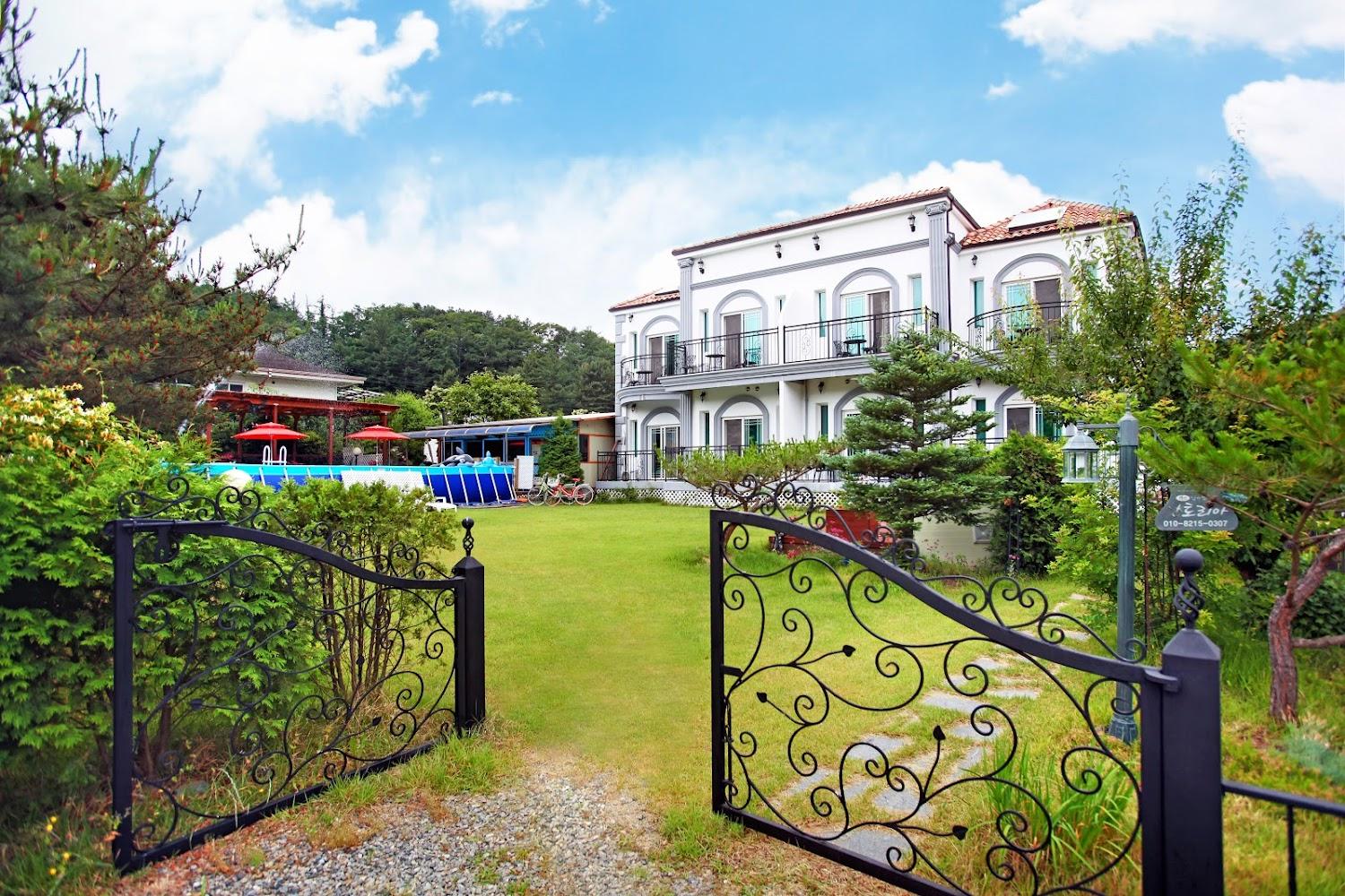 Cover Image for 산토리아펜션