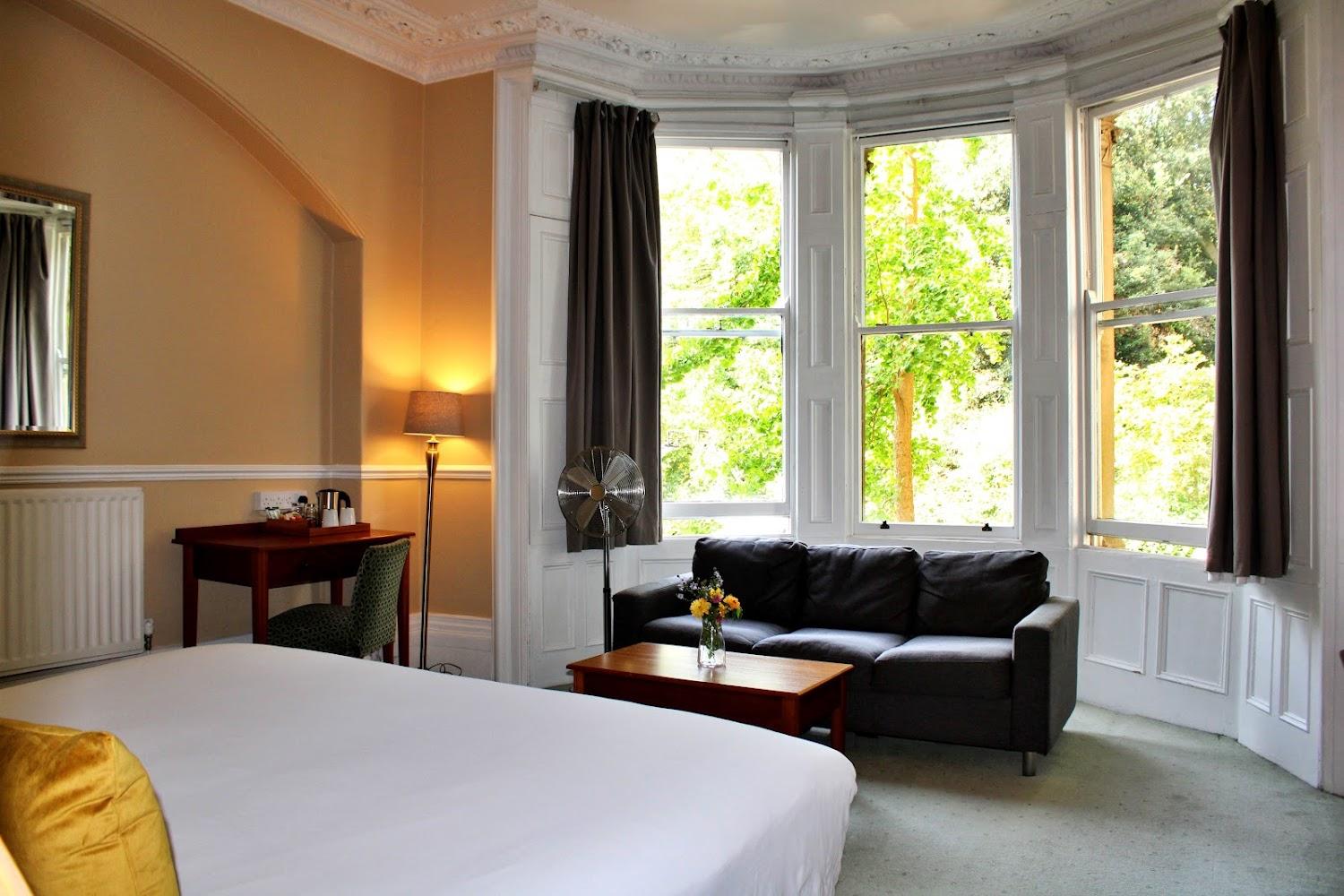 Cover Image for Victoria Square Hotel