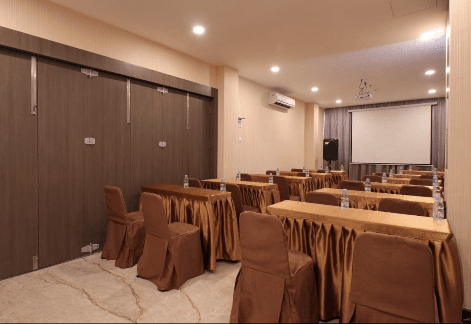 Cover Image for Nivia Hotel
