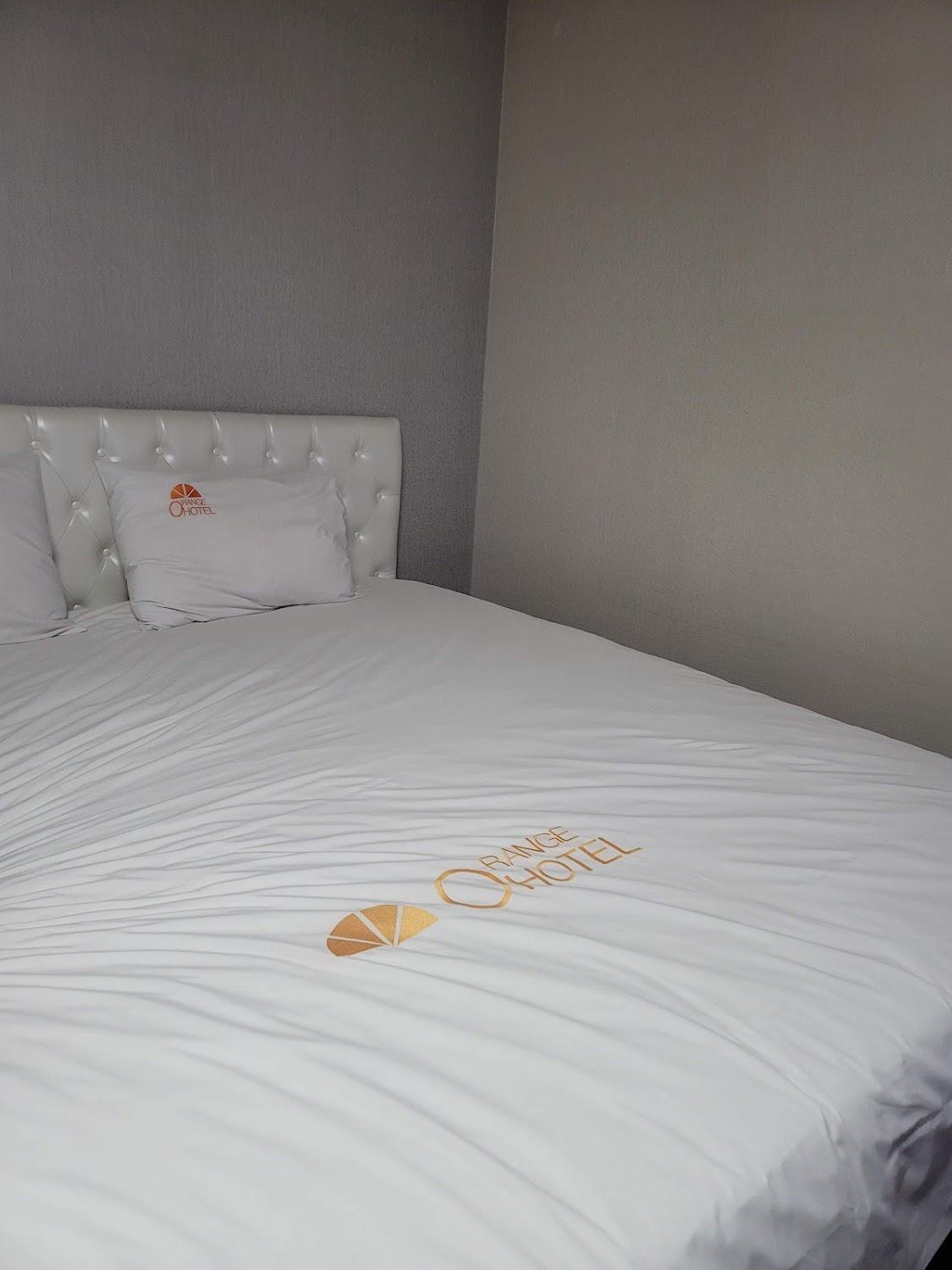 Cover Image for Orange Hotel