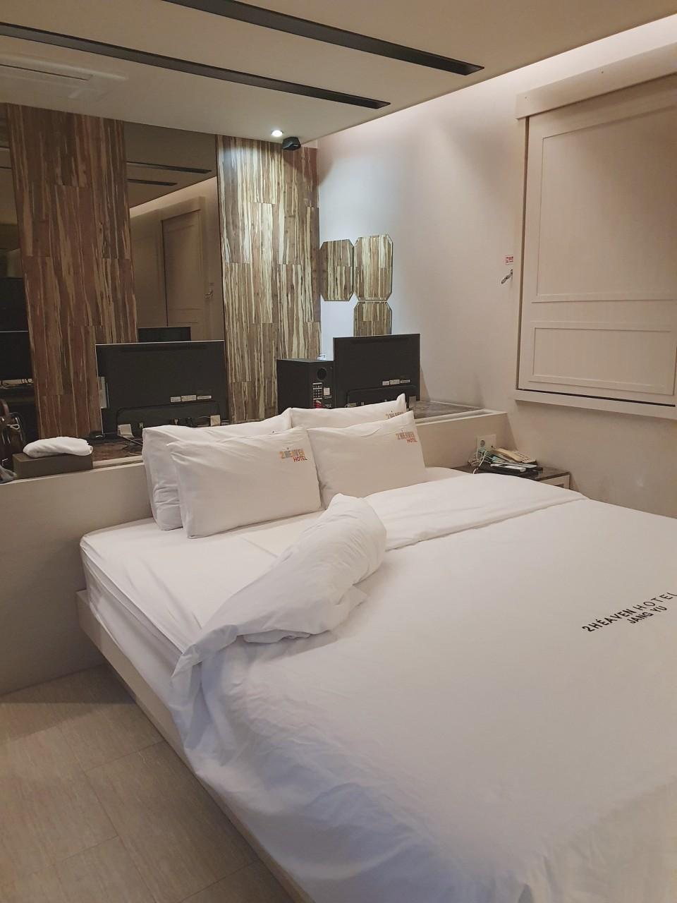 Cover Image for 2Heaven Hotel