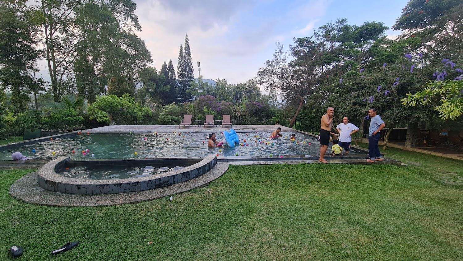 Cover Image for Villa Azura Lembang