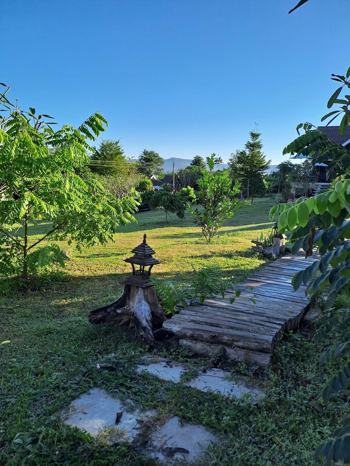 Cover Image for บ้านมองจันทร์