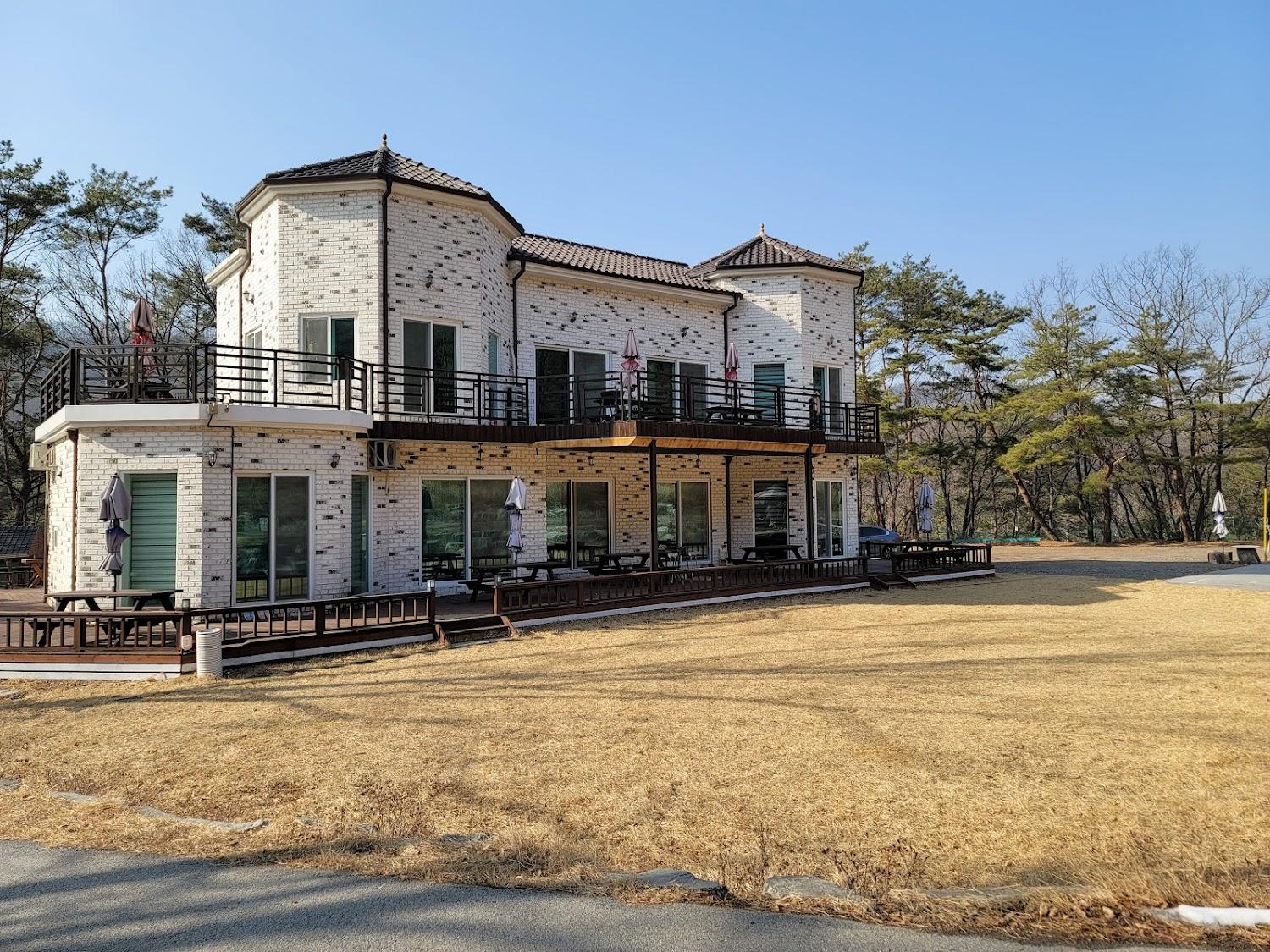 Cover Image for 산정파인트리