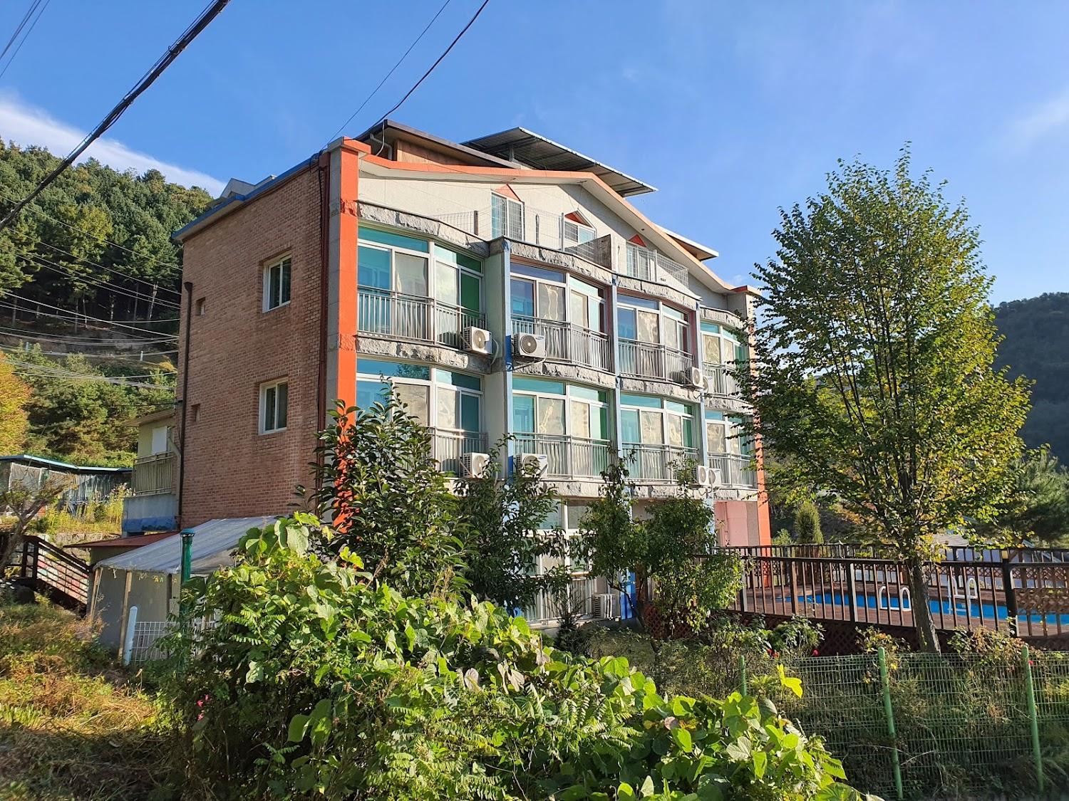 Cover Image for 박하사탕펜션