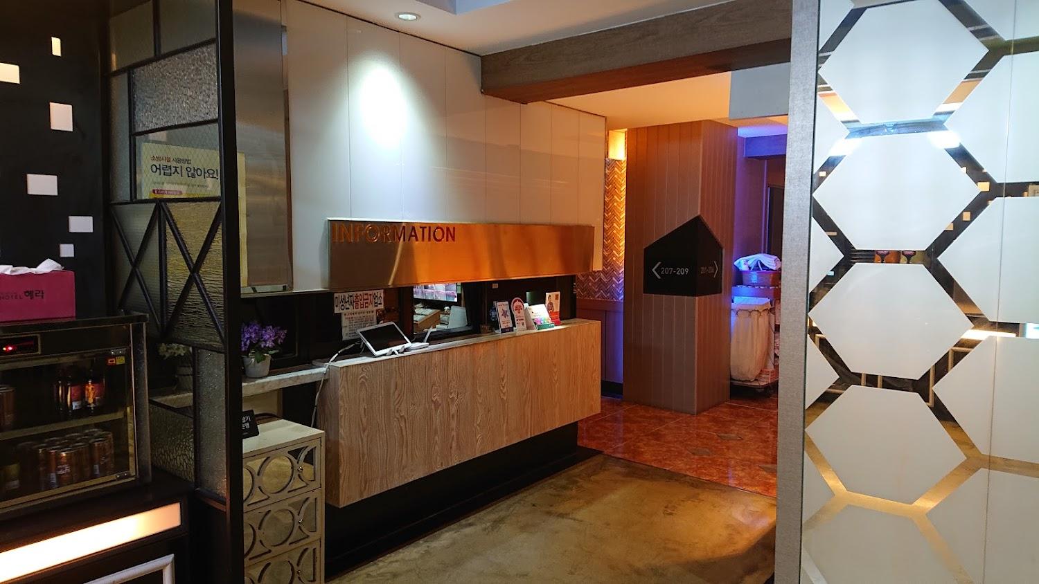 Cover Image for Hera Hotel
