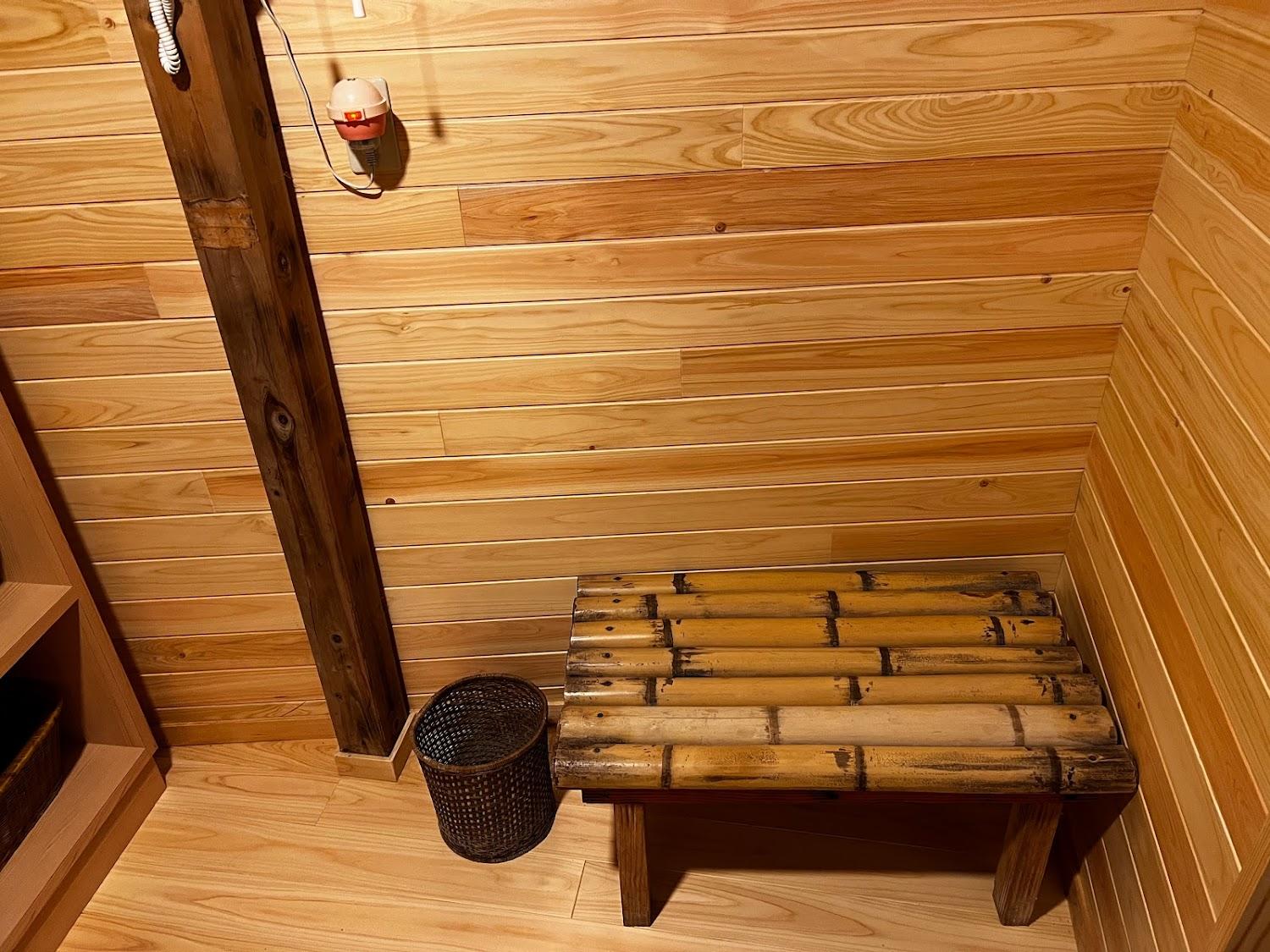 Cover Image for luxurious separated rooms Japanese inn 「Beppu Showaen」