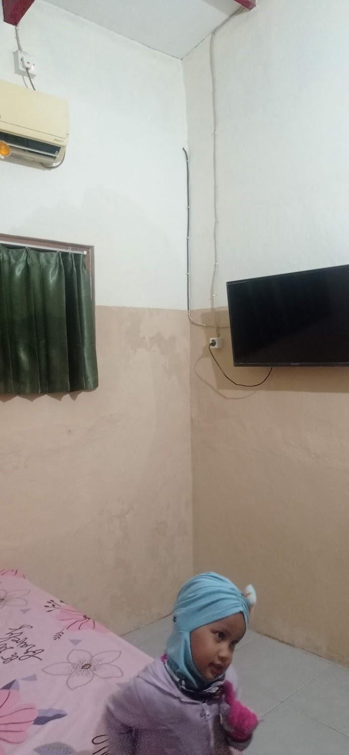 Cover Image for OYO 90648 Kusnan Guest House Syariah