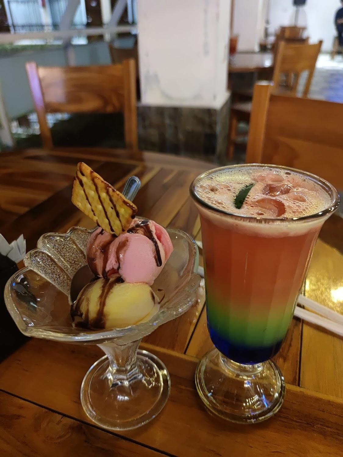 Cover Image for Lim's Hotel dan Cafe