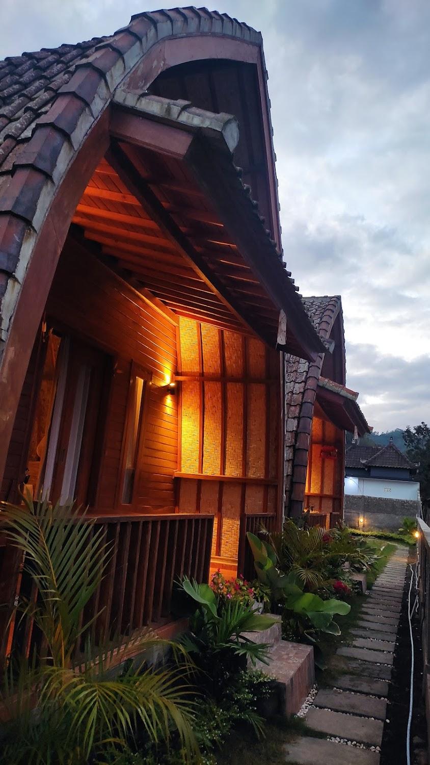 Cover Image for VOLCANO CABINS