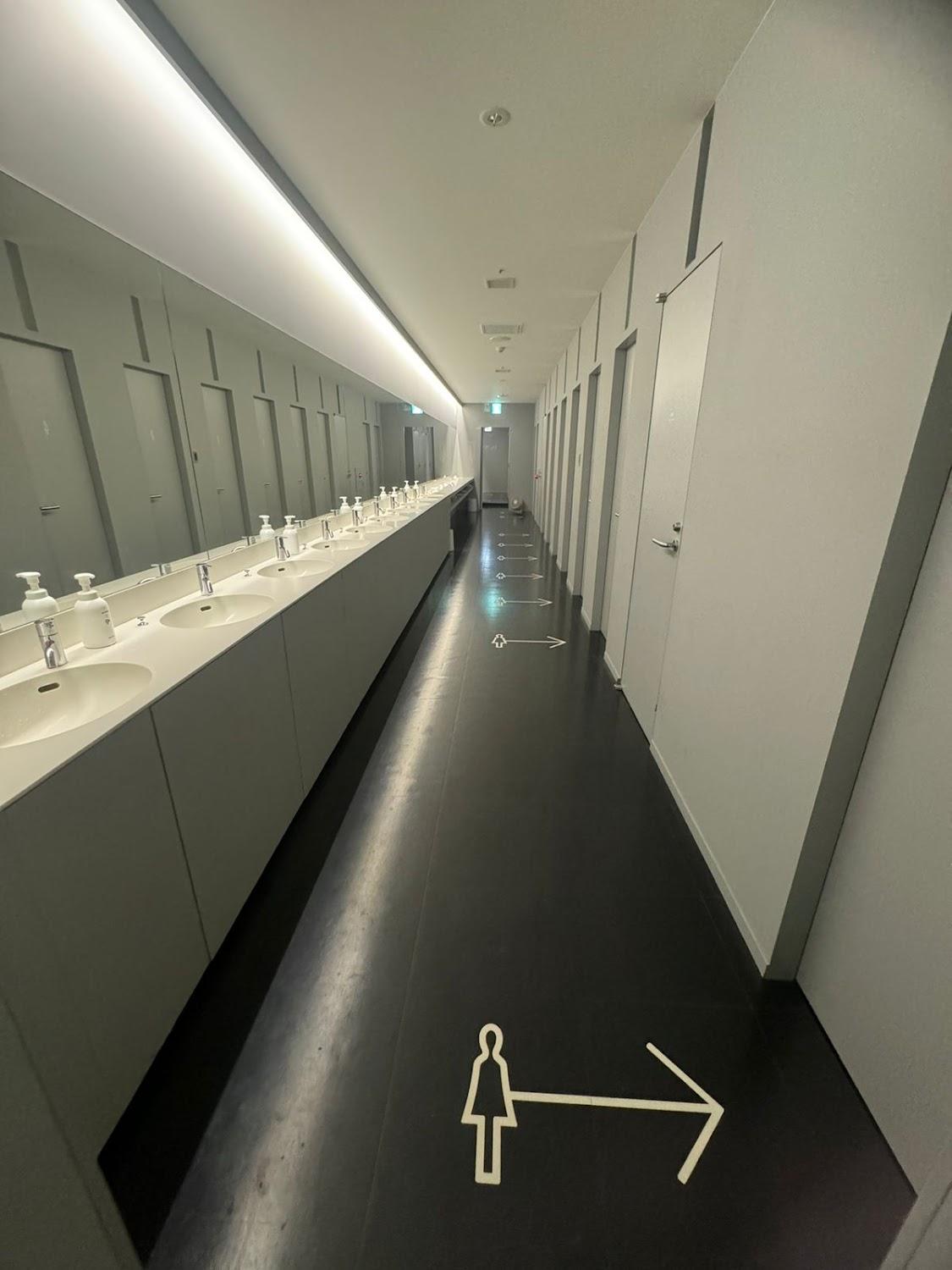 Cover Image for Nine Hours Narita Airport