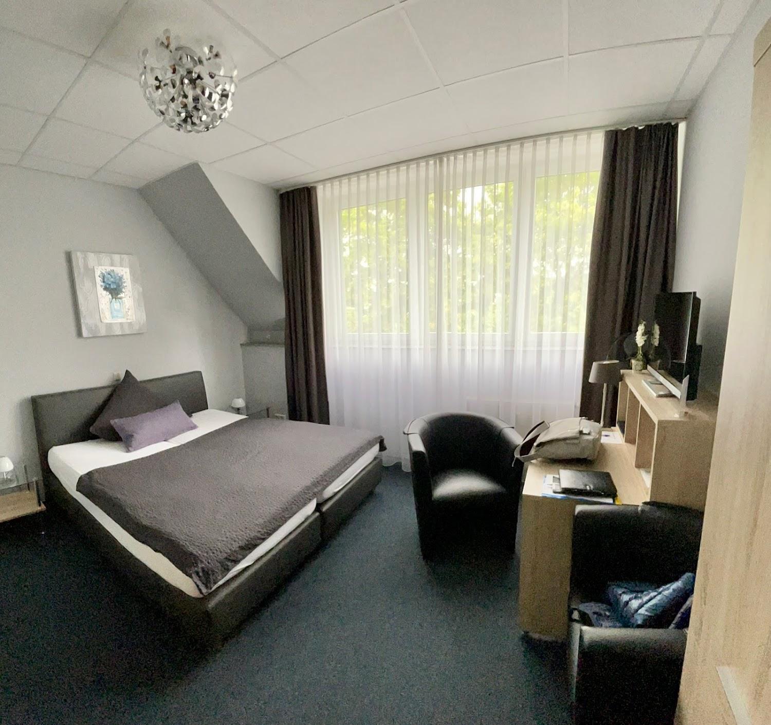 Cover Image for Komm' In Hotel
