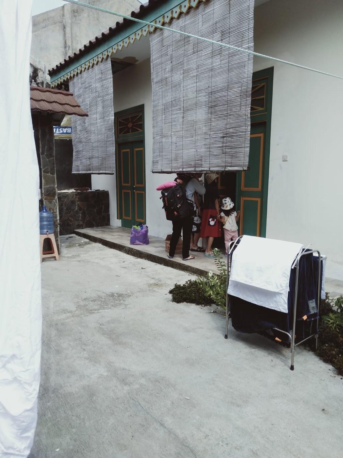 Cover Image for Ngadiwinatan Alleyway Guesthouse