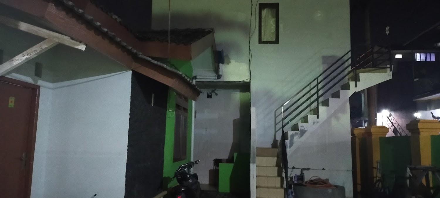 Cover Image for Risqia kost