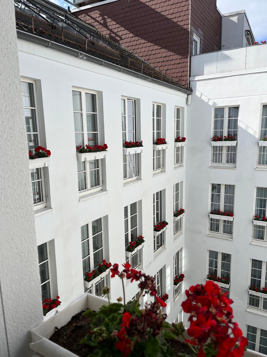 Cover Image for Grand Hotel Mussmann
