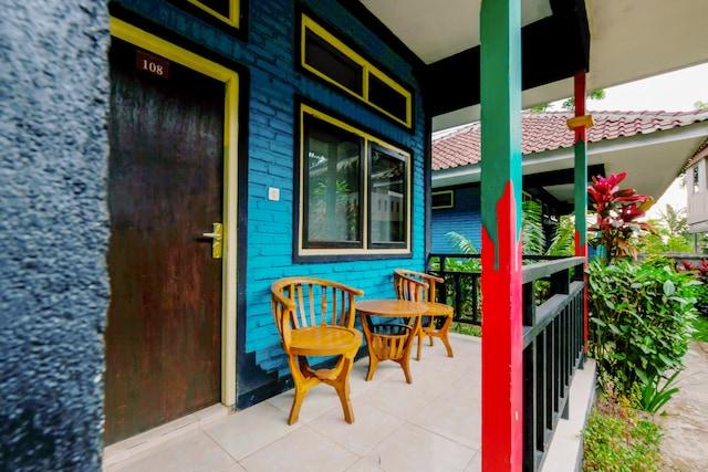 Cover Image for OYO 1835 Surya Mandalika Hotel