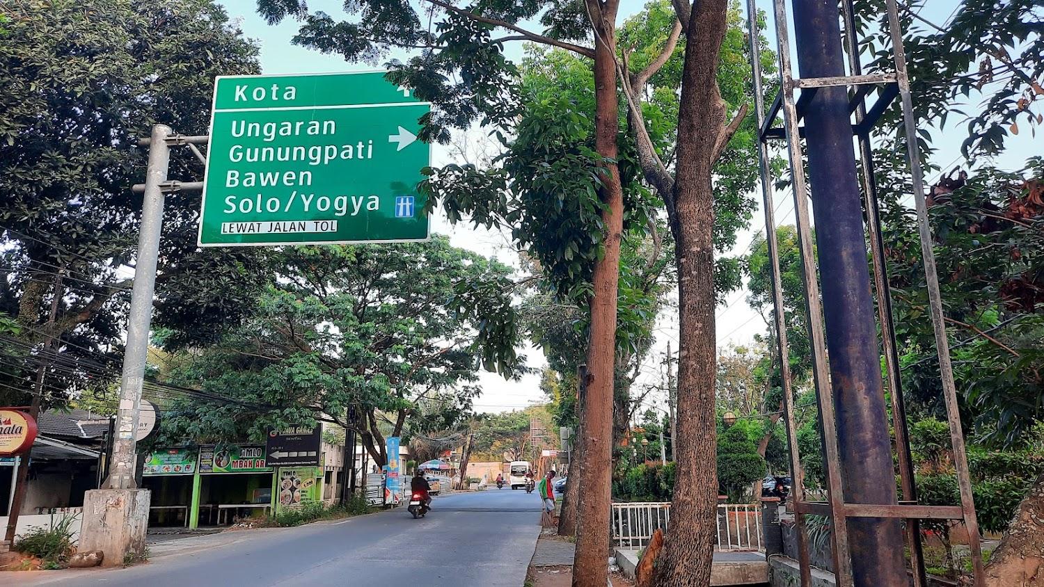 Cover Image for RedDoorz near Exit Tol Banyumanik 2