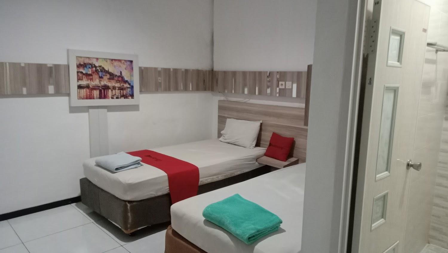 Cover Image for RedDoorz near Plaza Simpang Lima