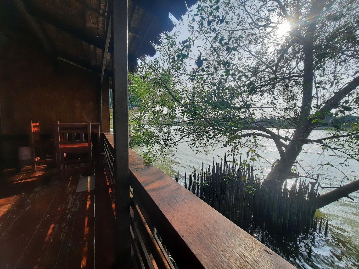 Cover Image for บ้านริมน้ำ โฮมสเตย์ แอนด์ รีสอร์ท