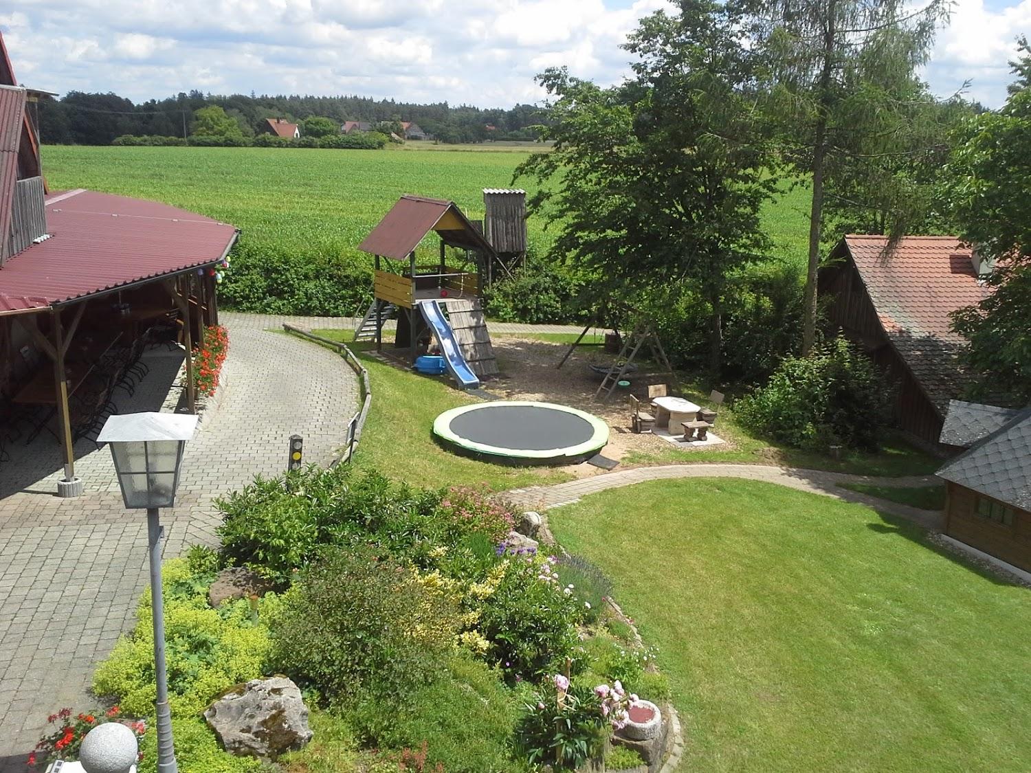 Cover Image for Ferienanlage Karolinenhof - Elke Ballenberger