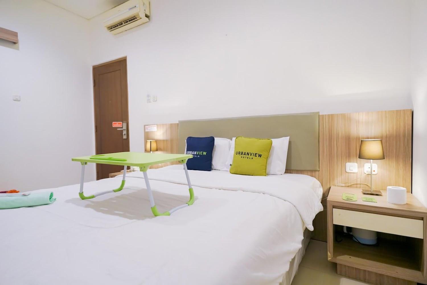 Cover Image for Urbanview Hotel Bes Mangga Besar by RedDoorz