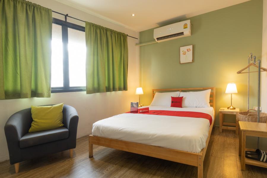 Cover Image for RedDoorz @ Folk Poshtel Silom
