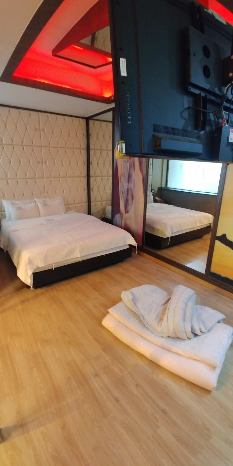 Cover Image for Top Motel