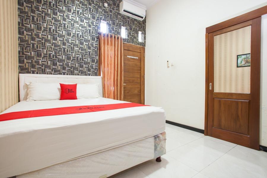 Cover Image for RedDoorz near Museum Probolinggo