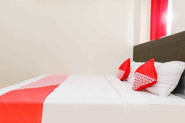 Cover Image for OYO 2060 Adam's Apple Family Guest House