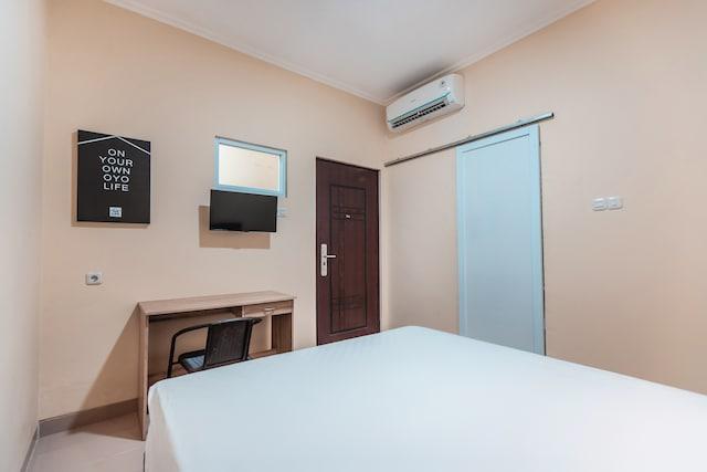 Cover Image for OYO Living 3152 G House