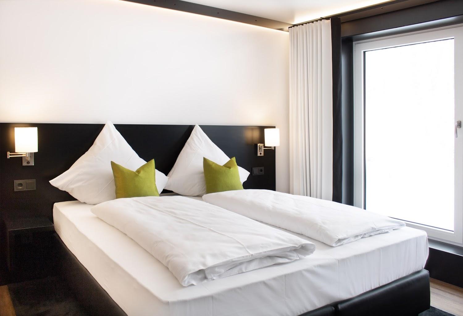 Cover Image for FÜ Hotel