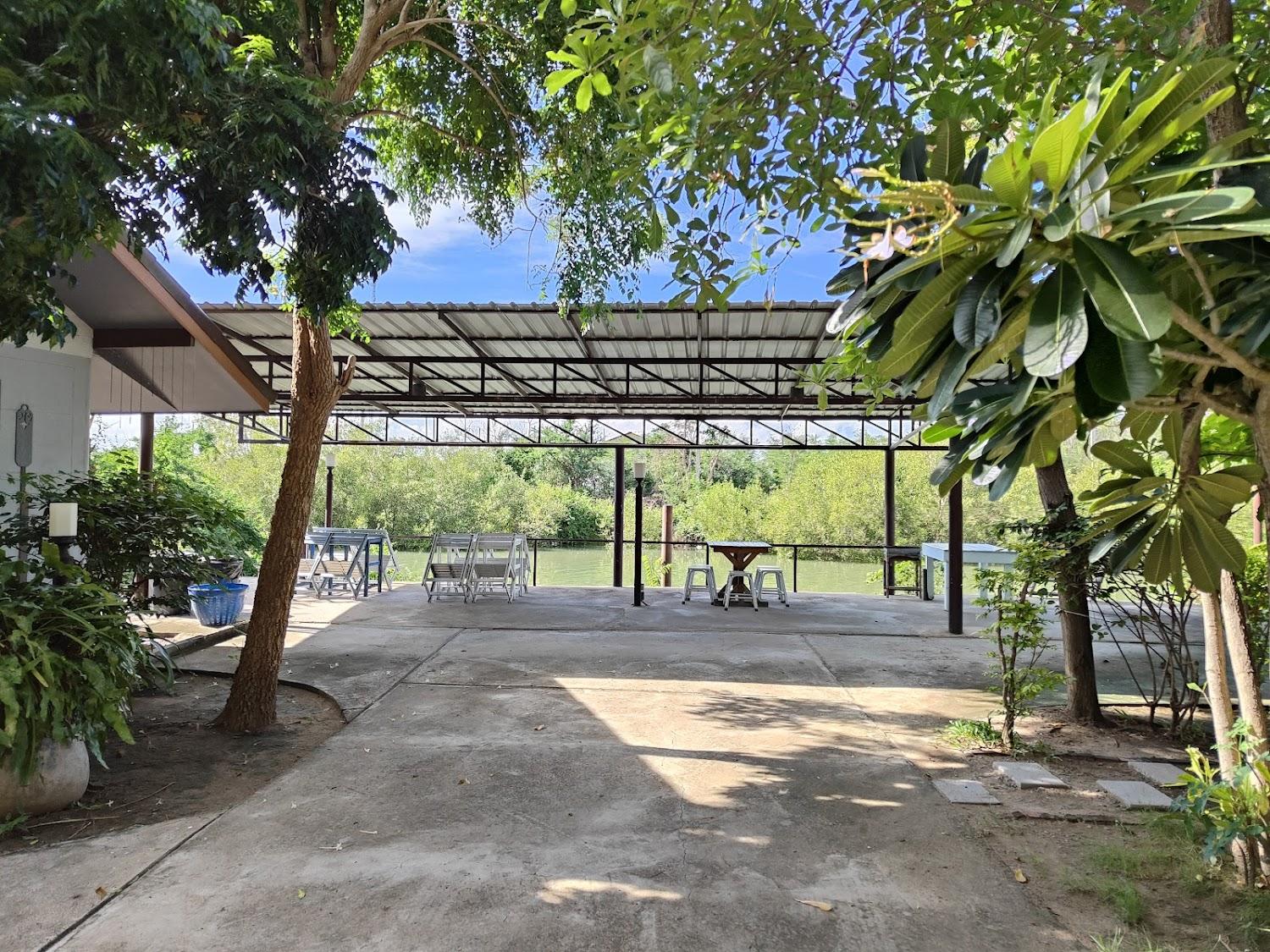 Cover Image for Bryde's Beach Resort