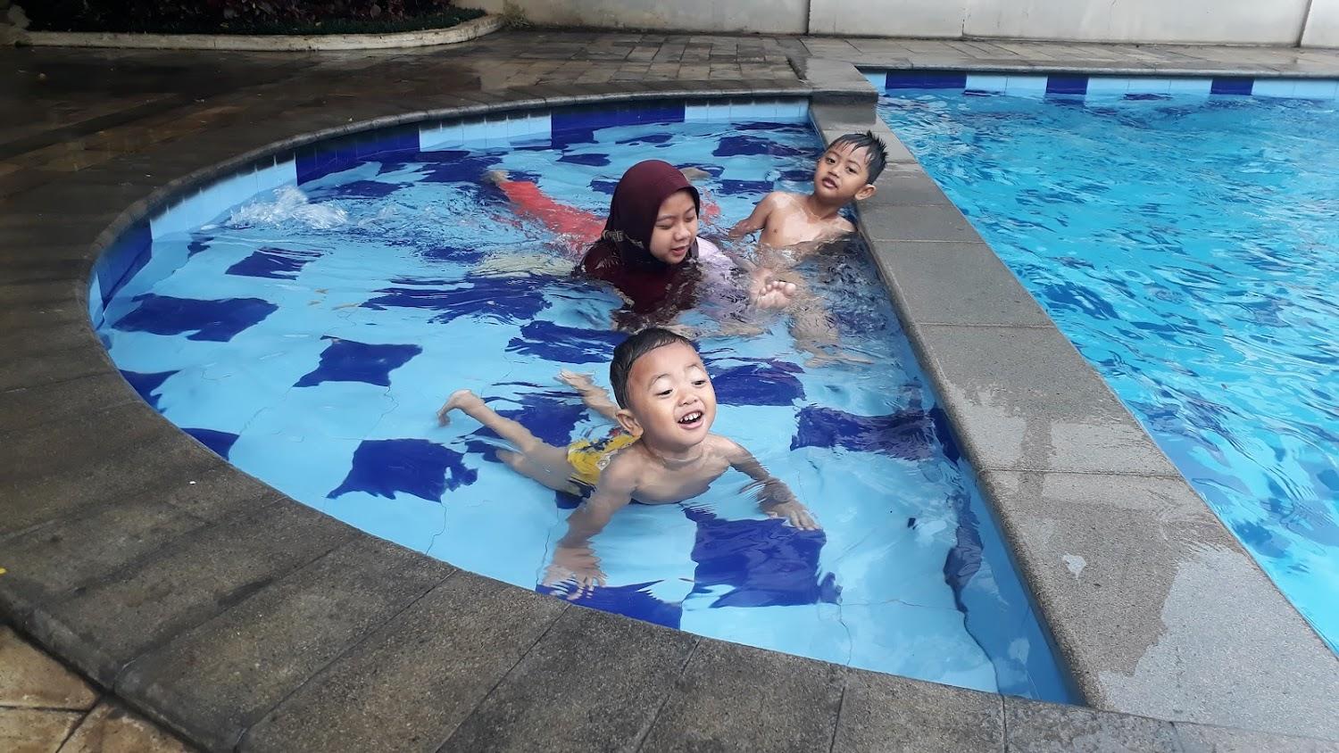 Cover Image for Gino Feruci Cianjur