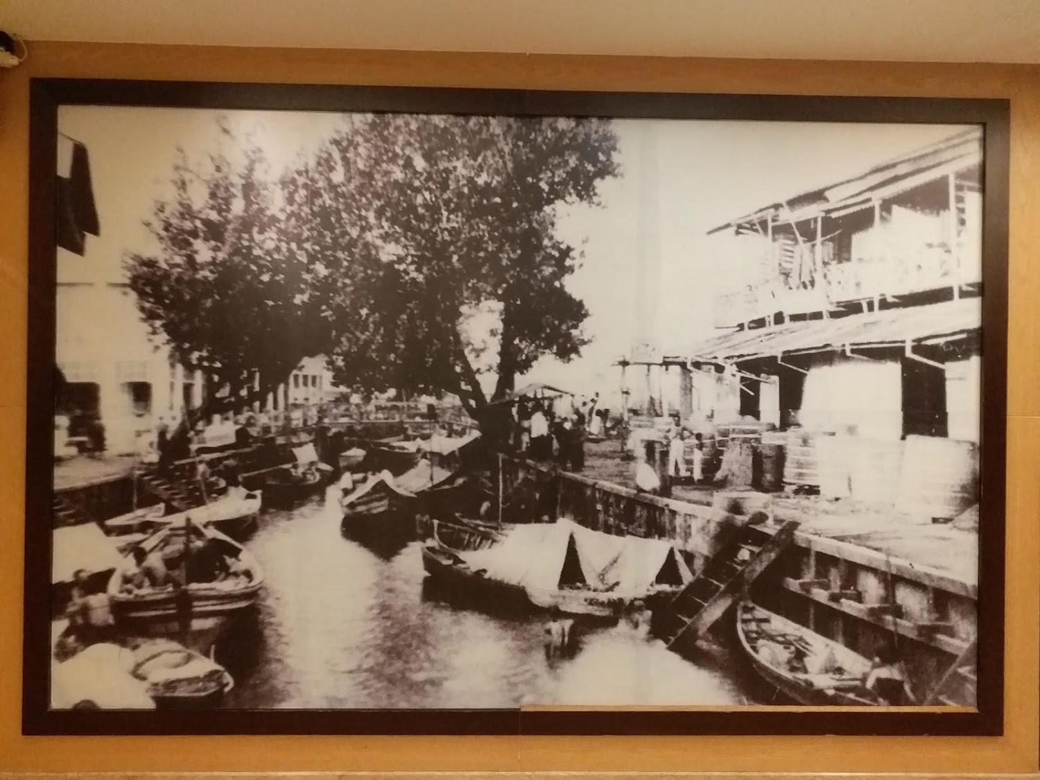 Cover Image for HOTEL KINI