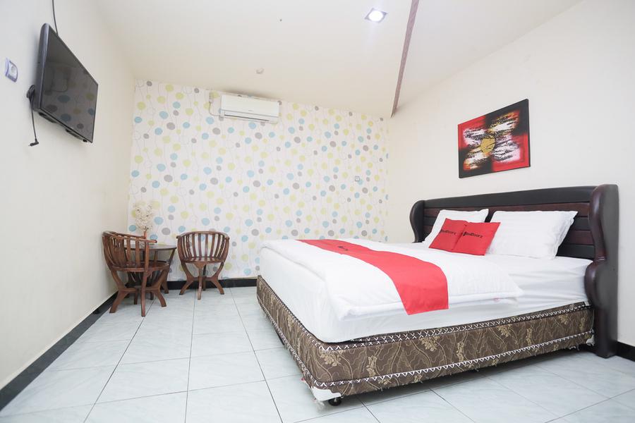 Cover Image for RedDoorz @ Jalan Bukit Keminting