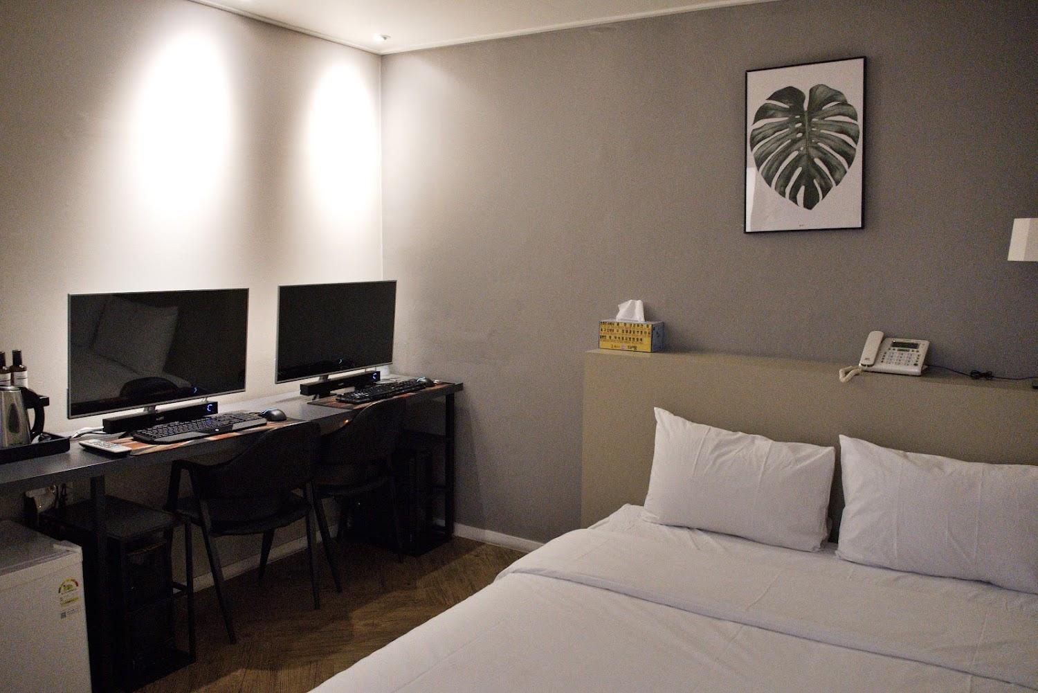 Cover Image for HOTEL BEN